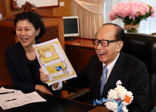 框招待贵客两人不生小孩大爱人间登慈善榜千赢国际首页入口96岁李嘉诚与周凯旋同(图1)