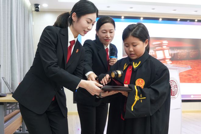 座的法官和她的助理 建院30周年球友会平台王国侠×刘宇星：处女